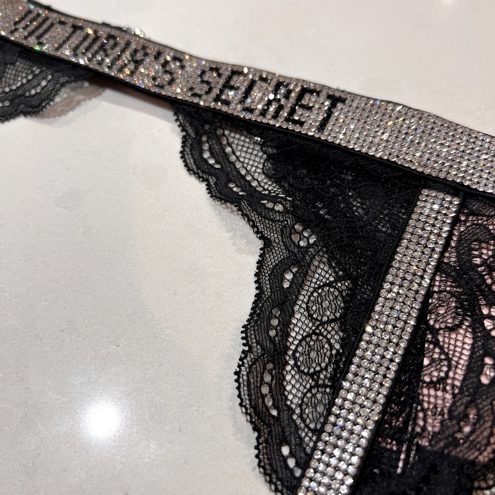 Victoria’s Secret Very Sexy Shine Strap Lace Garter Belt - Picture 6 of 10